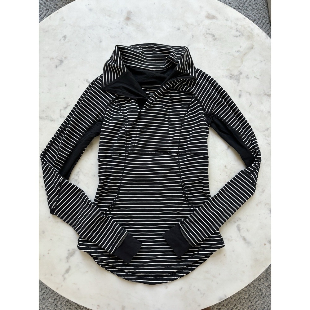 LULULEMON - BASE RUNNER PULLOVER HALF ZIP Parallel Stripe Black/White - Size 4
